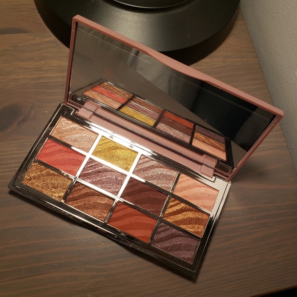 Ciate the velvet pallette - Picture 2 of 7